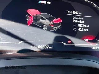 2023 BMW M4 Competition xDrive с VIN WBS43AZ01PCM48086, выставлен на аукционе IAAI как лот 40899240 с пробегом 9 597 миль миль и . История ставок и продаж доступна на DreamBid. Изображение 16.
