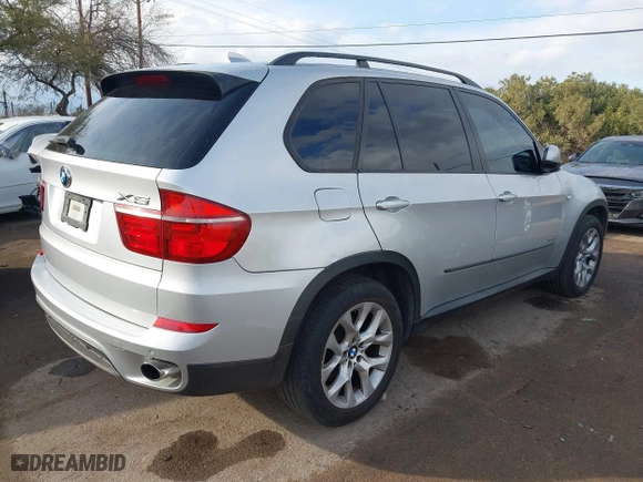2011 BMW X5 35i with VIN 5UXZV4C5XBL407637, listed as a IAAI auction lot 41454552 with 204,510 mi miles. Bid and sale history available at carsss.com. Image 4.