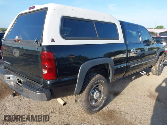 2007 Chevrolet Silverado 1500HD LT1 z VIN 1GCGC13U17F197536, wystawiony jako IAAI lot #42167105 z przebiegiem 177 604 mil mil oraz . Historia ofert i sprzedaży dostępna na DreamBid. Obrazek 4.