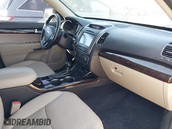 2015 Kia Sorento EX with VIN 5XYKU4A77FG555269, listed as a IAAI auction lot 42014317 with 168,218 mi miles and . Bid and sale history available at carsss.com. Image 5.