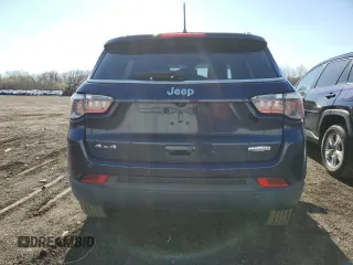 2018 Jeep Compass Latitude with VIN 3C4NJDBB5JT161697, listed as a Copart auction lot 52482895 with 60,631 mi miles and Salvage Title. Bid and sale history available at DreamBid. Image 6.