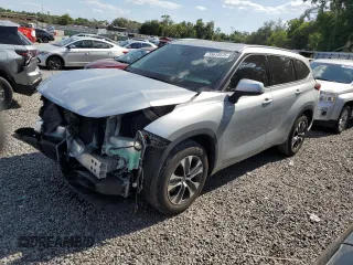 2020 Toyota Highlander XLE z VIN 5TDGZRAH6LS500727, wystawiony jako Copart lot #55618535 z przebiegiem 52 760 mil mil oraz Nie do naprawy • Non repairable. Historia ofert i sprzedaży dostępna na DreamBid. Obrazek 1.