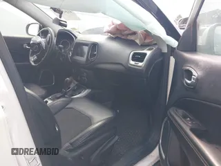 2019 Jeep Compass Latitude with VIN 3C4NJDBB1KT761196, listed as a IAAI auction lot 41812230 with 51,268 mi miles. Bid and sale history available at carsss.com. Image 5.