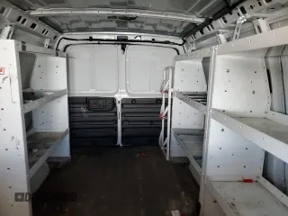 2020 GMC Savana Cargo z VIN 1GTW7AFP1L1148544, wystawiony jako Copart lot #77503334 z przebiegiem 125 497 mil mil oraz Czysty tytuł • Clean title. Historia ofert i sprzedaży dostępna na DreamBid. Obrazek 10.