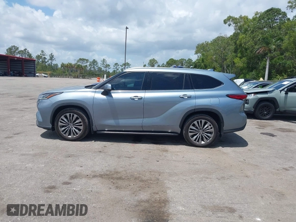 2022 Toyota Highlander Platinum z VIN 5TDFZRBHXNS175366, wystawiony jako IAAI lot #42149787 z przebiegiem 32 235 mil mil oraz . Historia ofert i sprzedaży dostępna na DreamBid. Obrazek 14.