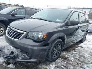 2016 Chrysler Town & Country S with VIN 2C4RC1HG3GR104925, listed as a IAAI auction lot 41682372 with 163,473 mi miles. Bid and sale history available at carsss.com. Image 17.
