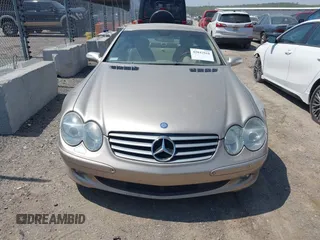 2004 Mercedes-Benz SL 500 z VIN WDBSK75F34F071610, wystawiony jako IAAI lot #42042918 z przebiegiem Nie podano mil oraz . Historia ofert i sprzedaży dostępna na DreamBid. Obrazek 12.