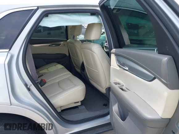 2017 Cadillac XT5 Luxury FWD z VIN 1GYKNBRS0HZ109439, wystawiony jako IAAI lot #42063044 z przebiegiem 79 851 mil mil oraz . Historia ofert i sprzedaży dostępna na DreamBid. Obrazek 8.