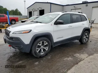 2017 Jeep Cherokee Trailhawk z VIN 1C4PJMBS3HW569628, wystawiony jako Copart lot #57105855 z przebiegiem 127 637 mil mil oraz Szkoda całkowita • Salvage title. Historia ofert i sprzedaży dostępna na DreamBid. Obrazek 1.