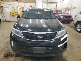 2014 Kia Sorento LX z VIN 5XYKT4A77EG499626, wystawiony jako Copart lot #49983865 z przebiegiem 227 978 mil mil oraz Nie do naprawy • Non repairable. Historia ofert i sprzedaży dostępna na DreamBid. Obrazek 5.