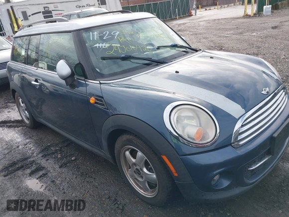 2011 MINI Clubman z VIN WMWZF3C51BTX81754, wystawiony jako IAAI lot #41170747 z przebiegiem Nie podano mil oraz . Historia ofert i sprzedaży dostępna na DreamBid. Obrazek 1.