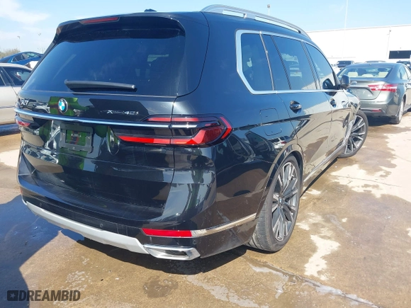 2025 BMW X7 xDrive40i with VIN 5UX23EM01S9X70776, listed as a IAAI auction lot 41653829 with 3,005 mi miles. Bid and sale history available at carsss.com. Image 4.