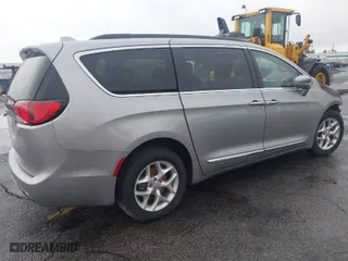 2017 Chrysler Pacifica Touring-L with VIN 2C4RC1BG1HR769672, listed as a IAAI auction lot 41189713 with NaN miles. Bid and sale history available at carsss.com. Image 4.