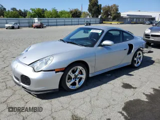 2001 Porsche 911 Carrera S z VIN WP0AB29951S686005, wystawiony jako Copart lot #56735475 z przebiegiem 64 587 mil mil oraz Szkoda całkowita • Salvage title. Historia ofert i sprzedaży dostępna na DreamBid. Obrazek 1.