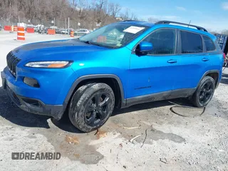 2018 Jeep Cherokee Latitude z VIN 1C4PJMCB5JD592960, wystawiony jako IAAI lot #41599164 z przebiegiem 155 038 mil mil oraz . Historia ofert i sprzedaży dostępna na DreamBid. Obrazek 2.