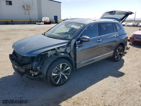 2024 Volkswagen Tiguan SEL R-Line with VIN 3VV4B7AX0RM116455, listed as a Copart auction lot 44221505 with 15,977 mi miles and Salvage Title. Bid and sale history available at carsss.com. Image 1.