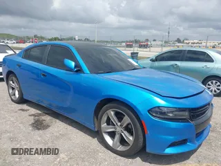 2015 Dodge Charger SXT z VIN 2C3CDXHG3FH827754, wystawiony jako IAAI lot #42012425 z przebiegiem 119 057 mil mil oraz . Historia ofert i sprzedaży dostępna na DreamBid. Obrazek 1.