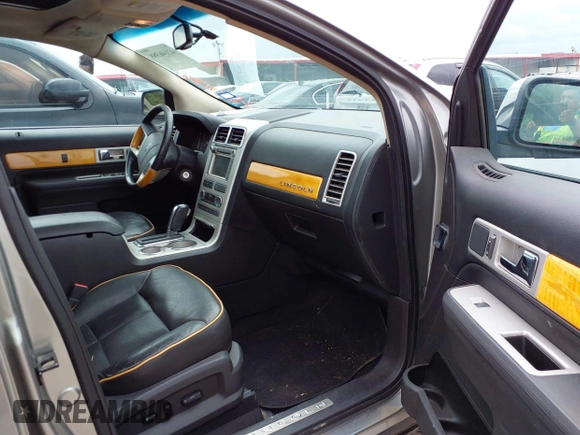 2008 Lincoln MKX with VIN 2LMDU68C58BJ11726, listed as a IAAI auction lot 42146388 with 146,293 mi miles. Bid and sale history available at carsss.com. Image 5.