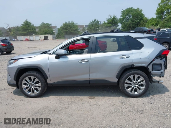 2024 Toyota RAV4 XLE Premium z VIN 2T3A1RFV6RC462114, wystawiony jako IAAI lot #42438905 z przebiegiem 3 620 mil mil oraz . Historia ofert i sprzedaży dostępna na DreamBid. Obrazek 14.