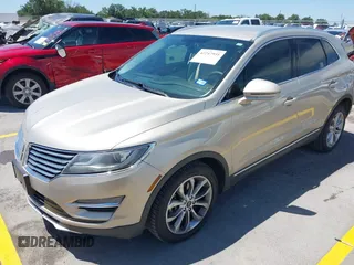 2017 Lincoln MKC Select z VIN 5LMCJ2C91HUL52596, wystawiony jako IAAI lot #42247931 z przebiegiem 81 126 mil mil oraz . Historia ofert i sprzedaży dostępna na DreamBid. Obrazek 2.