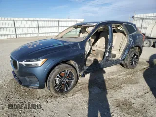 2020 Volvo XC60 Momentum z VIN YV4102DK1L1458735, wystawiony jako Copart lot #85615854 z przebiegiem 22 mil mil oraz Czysty tytuł • Clean title. Historia ofert i sprzedaży dostępna na DreamBid. Obrazek 1.