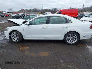 2017 Volkswagen Passat SE z VIN 1VWGT7A35HC052769, wystawiony jako IAAI lot #41687009 z przebiegiem 59 791 mil mil oraz . Historia ofert i sprzedaży dostępna na DreamBid. Obrazek 14.