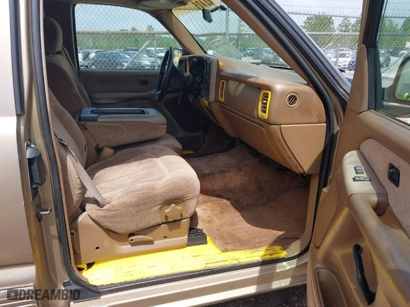 1999 Chevrolet Silverado 1500 LS with VIN 2GCEC19T8X1142580, listed as a IAAI auction lot 41932320 with 238,377 mi miles. Bid and sale history available at carsss.com. Image 5.