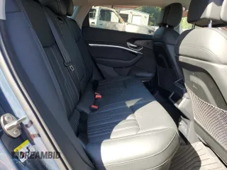 2021 Audi e-tron Sportback Prestige z VIN WA13AAGE8MB037626, wystawiony jako Copart lot #69024824 z przebiegiem 21 649 mil mil oraz Szkoda całkowita • Salvage title. Historia ofert i sprzedaży dostępna na DreamBid. Obrazek 11.