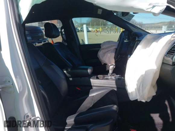 2017 Jeep Grand Cherokee Laredo with VIN 1C4RJEAG4HC952779, listed as a IAAI auction lot 41692543 with 138,062 mi miles and . Bid and sale history available at DreamBid. Image 5.