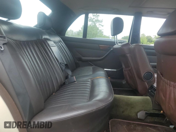 1987 Mercedes-Benz 300 SDL z VIN WDBCB25D8HA344663, wystawiony jako Copart lot #61380085 z przebiegiem 192 685 mil mil oraz Czysty tytuł • Clean title. Historia ofert i sprzedaży dostępna na DreamBid. Obrazek 10.