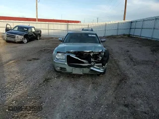 2006 Chrysler 300 C with VIN 2C3LK63H56H375581, listed as a Copart auction lot 81982794 with 104,915 mi miles and Clean Title. Bid and sale history available at carsss.com. Image 10.