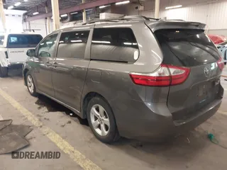 2018 Toyota Sienna LE Auto Access Seat with VIN 5TDKZ3DC4JS903738, listed as a IAAI auction lot 41688581 with 42,511 mi miles. Bid and sale history available at carsss.com. Image 3.