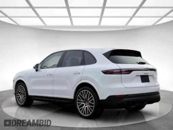 2022 Porsche Cayenne z VIN WP1AA2AY2NDA06673, wystawiony jako Copart lot #42586635 z przebiegiem 17 392 mil mil oraz Czysty tytuł • Clean title. Historia ofert i sprzedaży dostępna na DreamBid. Obrazek 3.