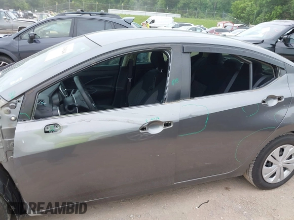 2020 Nissan Versa S z VIN 3N1CN8DV0LL883241, wystawiony jako IAAI lot #42186246 z przebiegiem 149 150 mil mil oraz . Historia ofert i sprzedaży dostępna na DreamBid. Obrazek 12.