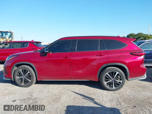 2022 Toyota Highlander XSE with VIN 5TDLZRAH6NS137265, listed as a IAAI auction lot 41300574 with 35,846 mi miles and . Bid and sale history available at DreamBid. Image 14.