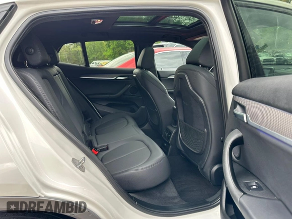2018 BMW X2 sDrive28i z VIN WBXYJ3C32JEJ75882, wystawiony jako Copart lot #56330835 z przebiegiem 84 609 mil mil oraz Tytuł czysty. Historia ofert i sprzedaży dostępna na DreamBid. Obrazek 5.