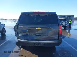 2017 Chevrolet Suburban Premier z VIN 1GNSKJKC0HR274605, wystawiony jako IAAI lot #41828392 z przebiegiem 144 747 mil mil oraz . Historia ofert i sprzedaży dostępna na DreamBid. Obrazek 16.