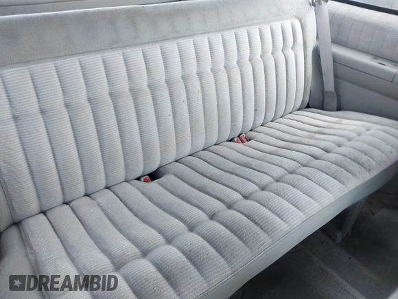 1994 Chevrolet Blazer z VIN 1GNEK18K8RJ373474, wystawiony jako IAAI lot #42028134 z przebiegiem 237 765 mil mil oraz . Historia ofert i sprzedaży dostępna na DreamBid. Obrazek 8.