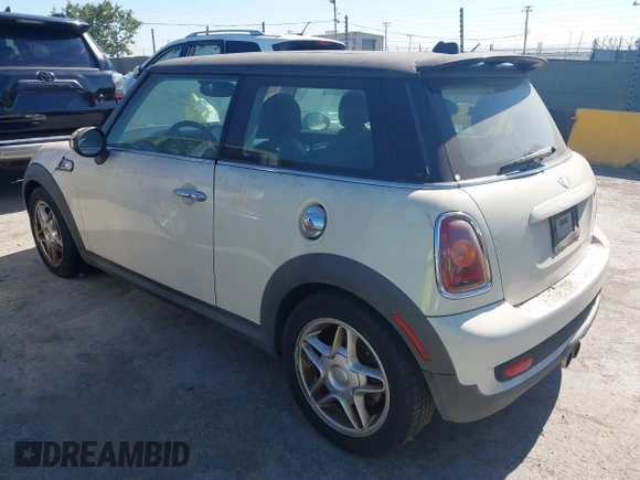 2007 MINI Hardtop S с VIN WMWMF73537TL92266, выставлен на аукционе IAAI как лот 42532567 с пробегом 161 717 миль миль и . История ставок и продаж доступна на DreamBid. Изображение 3.