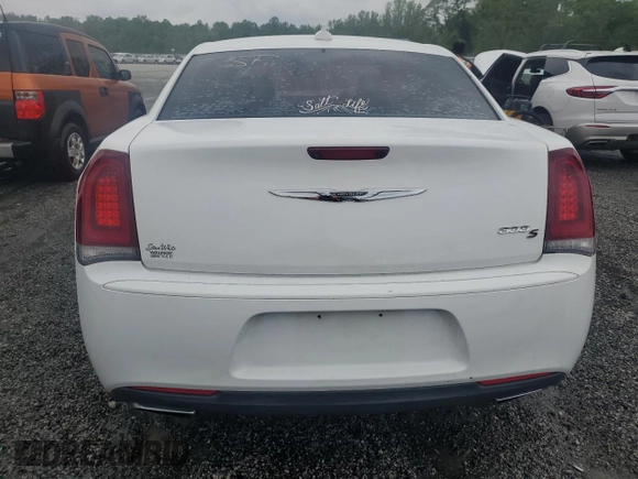 2016 Chrysler 300 S z VIN 2C3CCABG2GH152103, wystawiony jako Copart lot #54530625 z przebiegiem 217 656 mil mil oraz Szkoda całkowita • Salvage title. Historia ofert i sprzedaży dostępna na DreamBid. Obrazek 6.