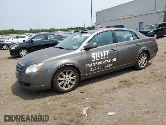 2005 Toyota Avalon XL z VIN 4T1BK36B85U014222, wystawiony jako Copart lot #59955415 z przebiegiem 239 897 mil mil oraz Czysty tytuł • Clean title. Historia ofert i sprzedaży dostępna na DreamBid. Obrazek 1.