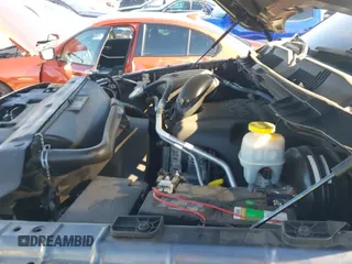 2018 Ram 1500 Express z VIN 1C6RR6KT5JS155244, wystawiony jako IAAI lot #41349010 z przebiegiem 118 327 mil mil oraz . Historia ofert i sprzedaży dostępna na DreamBid. Obrazek 21.