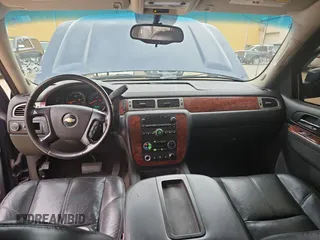 2010 Chevrolet Avalanche LT with VIN 3GNNCFE09AG124832, listed as a Copart auction lot 81128834 with 136,595 mi miles and Clean Title. Bid and sale history available at carsss.com. Image 9.