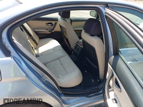 2011 BMW 3 Series 328i xDrive z VIN WBAPK5G56BNN31231, wystawiony jako IAAI lot #42463929 z przebiegiem 144 939 mil mil oraz . Historia ofert i sprzedaży dostępna na DreamBid. Obrazek 8.