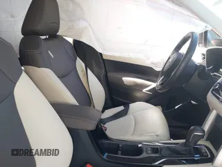 2023 Toyota Corolla Cross XLE z VIN 7MUDAABG7PV049417, wystawiony jako IAAI lot #42037055 z przebiegiem 28 325 mil mil oraz . Historia ofert i sprzedaży dostępna na DreamBid. Obrazek 5.