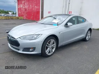 2014 Tesla Model S 60 with VIN 5YJSA1S13EFP53662, listed as a IAAI auction lot 42249930 with Not provided miles and . Bid and sale history available at DreamBid. Image 18.