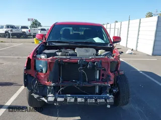 2021 Toyota Tacoma SR z VIN 5TFCZ5AN8MX247421, wystawiony jako IAAI lot #42147910 z przebiegiem 94 467 mil mil oraz . Historia ofert i sprzedaży dostępna na DreamBid. Obrazek 13.