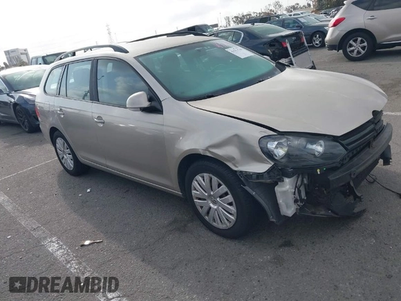 2013 Volkswagen Jetta SportWagen S with VIN 3VWPP7AJ9DM643540, listed as a IAAI auction lot 41911740 with 124,914 mi miles. Bid and sale history available at carsss.com. Image 1.