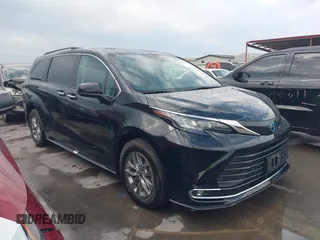 2024 Toyota Sienna XLE z VIN 5TDYRKEC0RS208834, wystawiony jako IAAI lot #42351188 z przebiegiem 38 960 mil mil oraz . Historia ofert i sprzedaży dostępna na DreamBid. Obrazek 1.