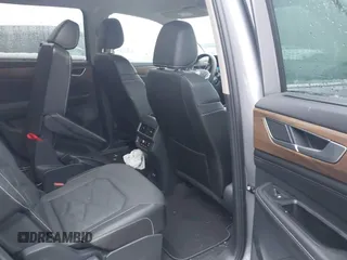 2024 Volkswagen Atlas SE z VIN 1V2HR2CA5RC573575, wystawiony jako IAAI lot #41508927 z przebiegiem 2 647 mil mil oraz . Historia ofert i sprzedaży dostępna na DreamBid. Obrazek 8.
